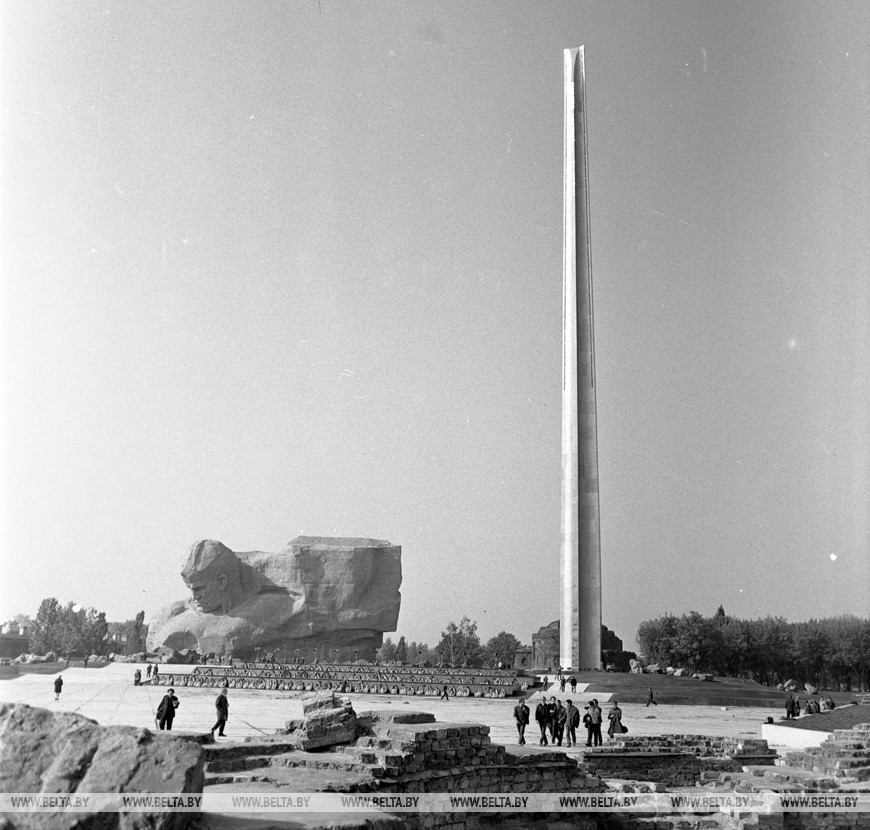 Брестская крепость-герой. Площадь Церемониалов. Сентябрь 1971 года