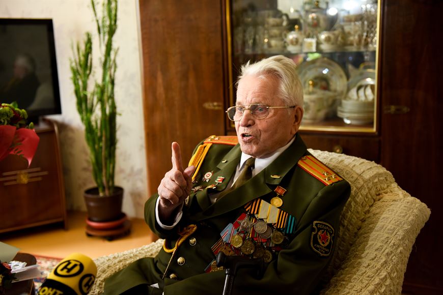 Бронислав Карпенко в 17 лет вступил в партизанский отряд, который во время освобождения Минска разбил четыре группы оккупантов Бронислав Карпенко в 17 лет вступил в партизанский отряд, который во время освобождения Минска разбил четыре группы оккупантов