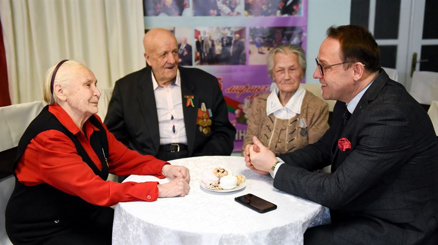 Во время визита в Николаевщинский дом-интернат для престарелых и инвалидов к 23 февраля Во время визита в Николаевщинский дом-интернат для престарелых и инвалидов к 23 февраля