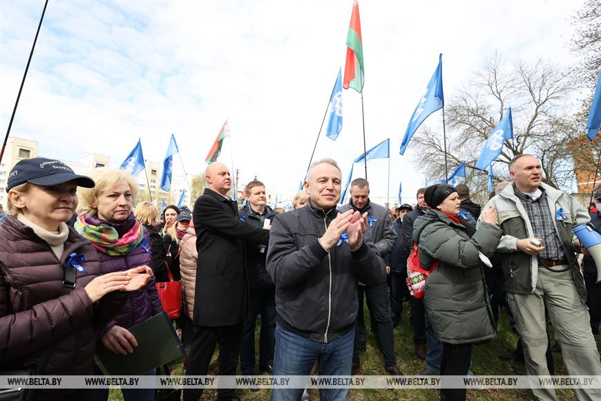 Председатель ФПБ Михаил Орда (в центре)
