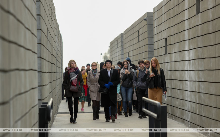 Мемориальный комплекс "Тростенец" построен на месте одноименного концентрационного лагеря, действовавшего во время ВОВ