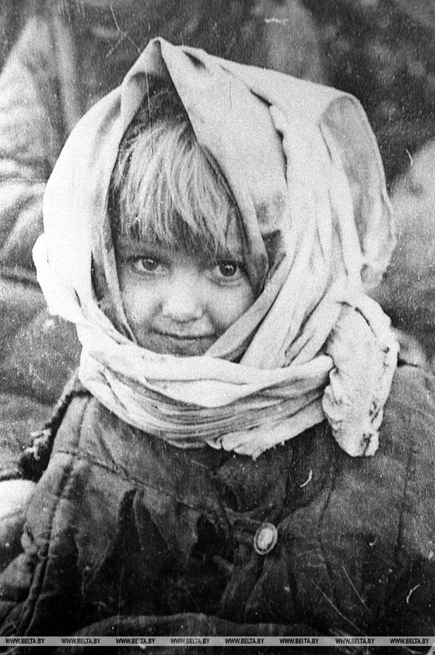 Шестилетняя Вера Курьян из деревни Подвидки бывшего Паричского района - узница концлагеря для мирных жителей в Озаричах