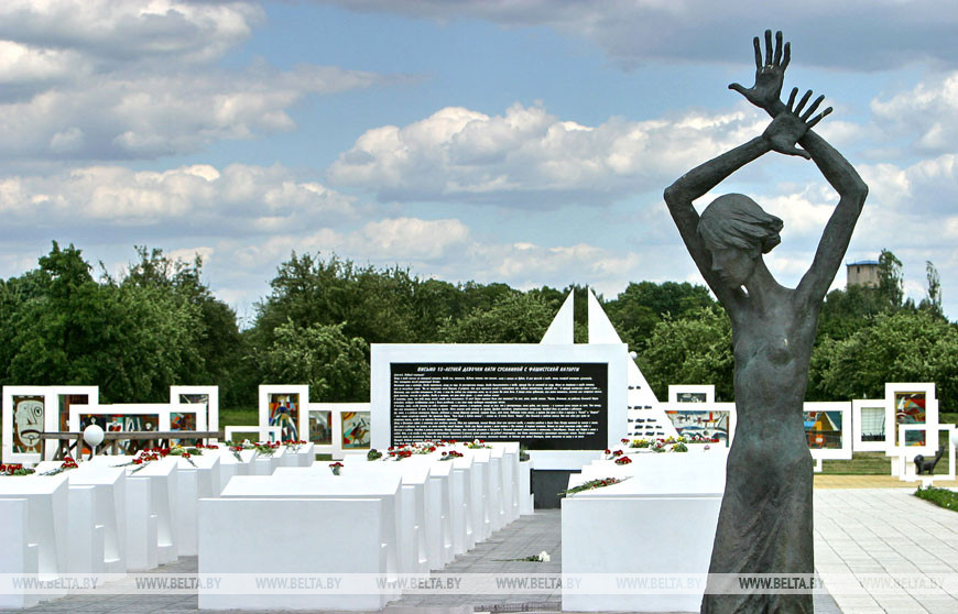 Мемориальный комплекс в деревне Красный берег Жлобинского района. Здесь создали сборный пункт для детей, которые были донорами для раненых немецких солдат и офицеров