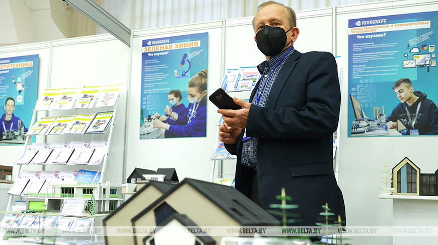 Во время работы республиканской выставки Во время работы республиканской выставки