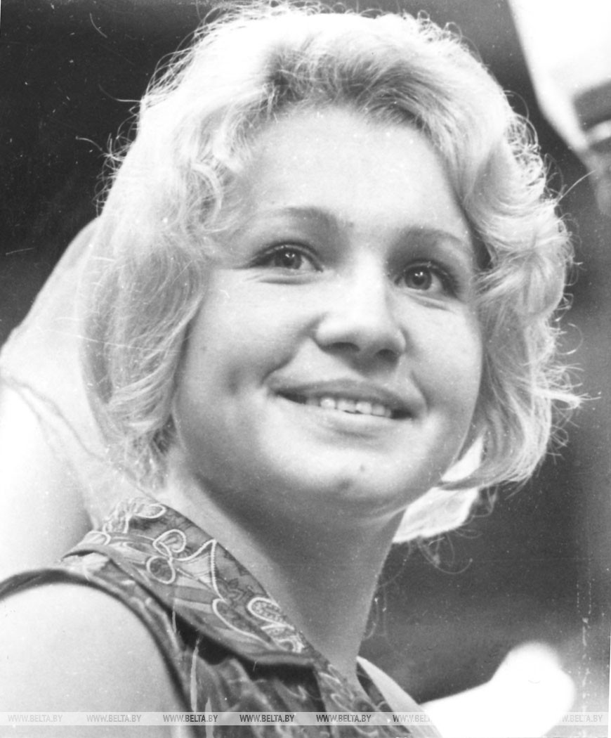 Витебская чулочно-трикотажная фабрика имени КИМ. Ударница девятой пятилетки Надежда Падышева, 1976 год
