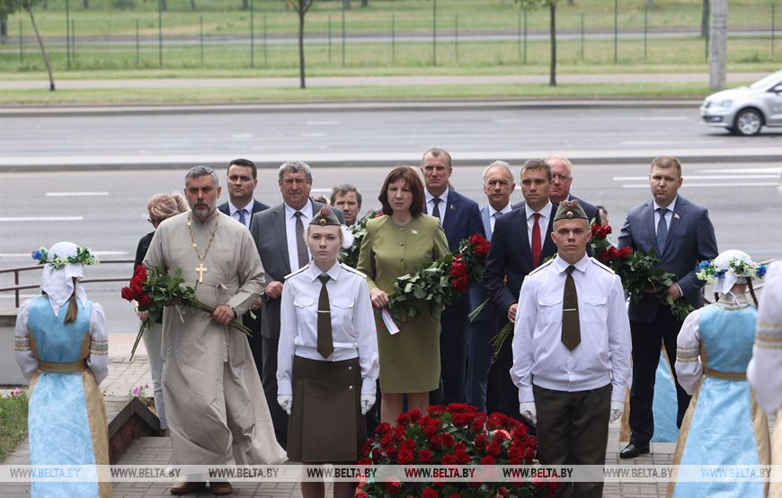 Во время церемонии возложения Во время церемонии возложения