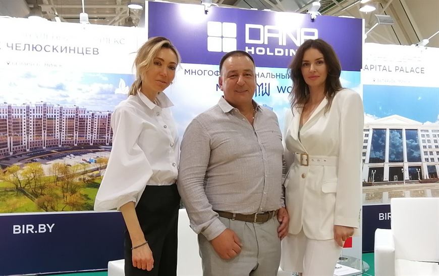 Валерий Виноградов, президент ГК "Авентин" и вице-президент Российской гильдии риелторов, посетил стенд компании Валерий Виноградов, президент ГК "Авентин" и вице-президент Российской гильдии риелторов, посетил стенд компании