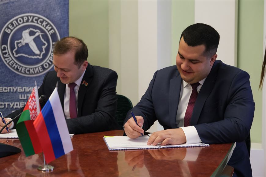 Во время подписания