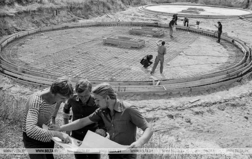 Строительство свиноводческого комплекса в д. Погост Березинского района, 1986 год