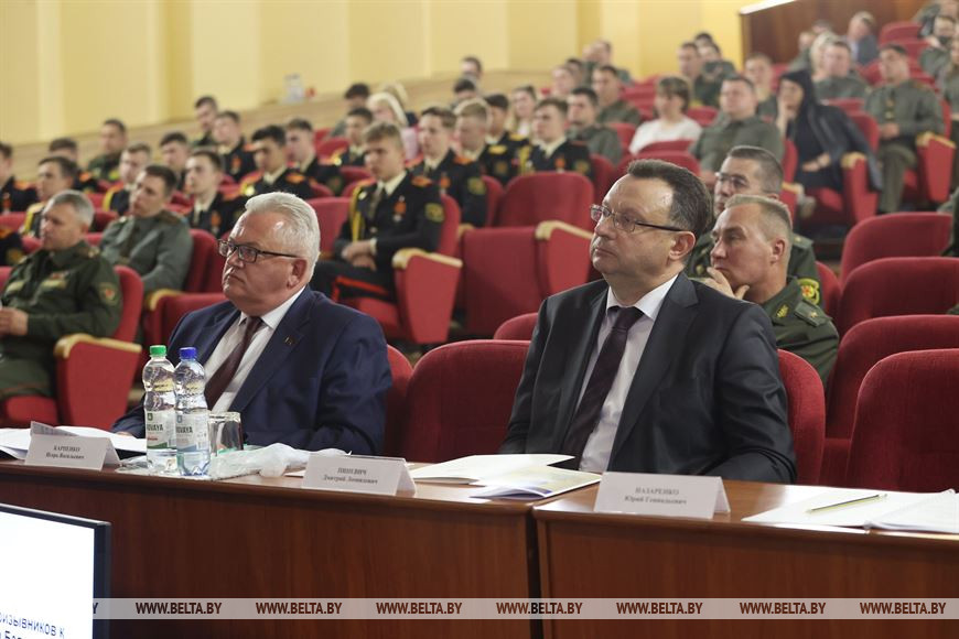 Министр образования Игорь Карпенко и министр здравоохранения Дмитрий Пиневич