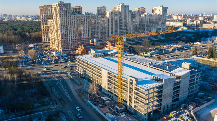 Рядом с комплексом строится паркинг Рядом с комплексом строится паркинг