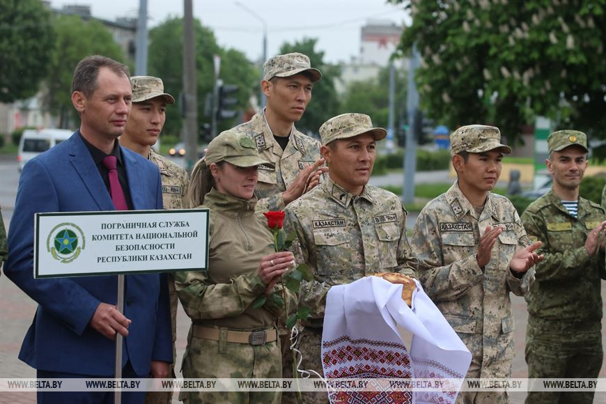 Шекарашылар күні. День пограничника в Казахстане. Биатлон соревнования погранвойска. Биатлон соревнования погранвойска Курган. Страшные пограничные СНГ.