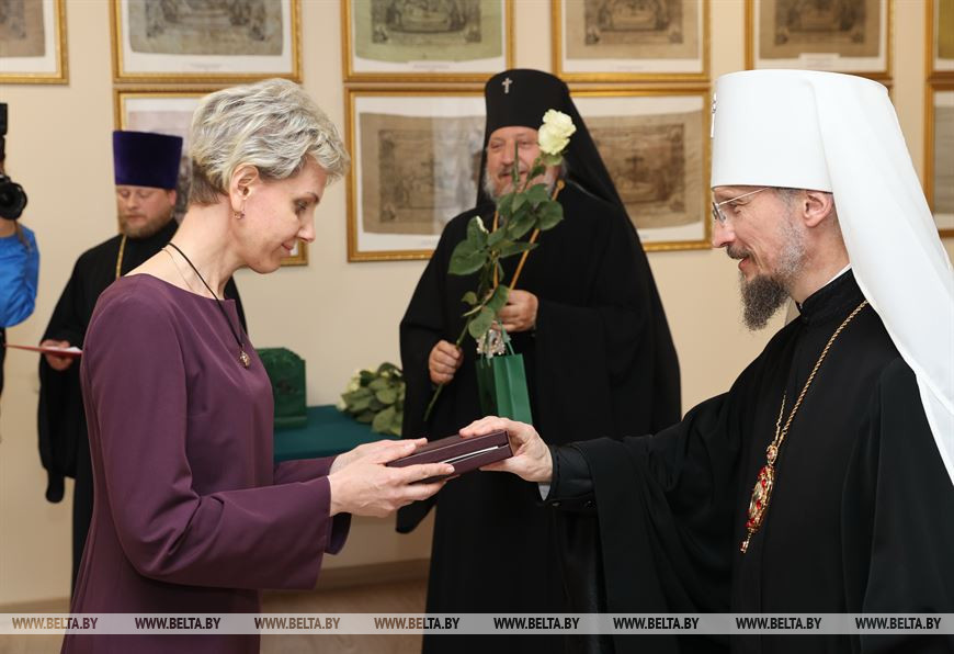Во время вручения медали православной церкви "Патриаршая благодарность" главному врачу областного клинического кожно-венерологического диспансера Екатерине Рублевской Во время вручения медали православной церкви "Патриаршая благодарность" главному врачу областного клинического кожно-венерологического диспансера Екатерине Рублевской