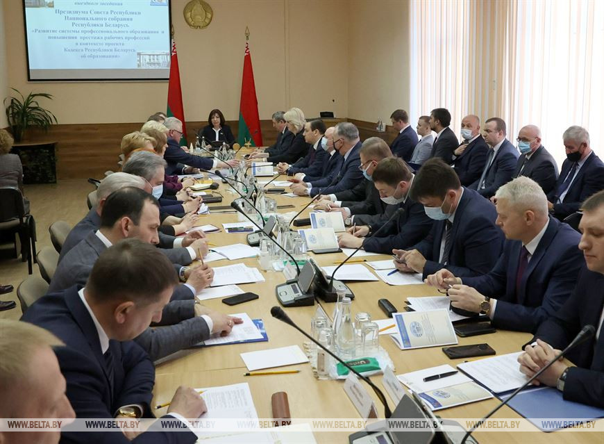 Во время заседания Во время заседания