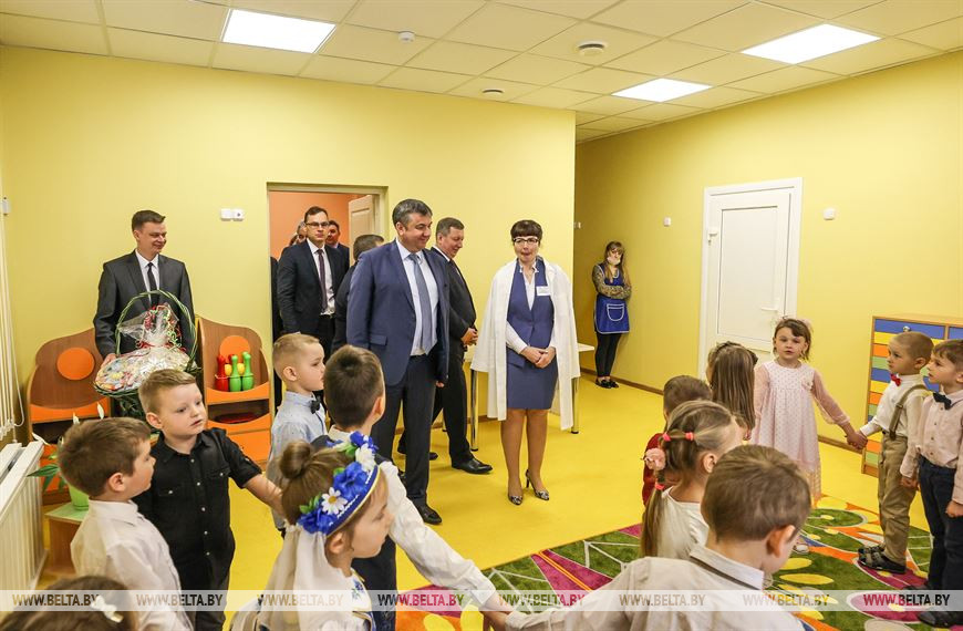 Председатель Брестского облисполкома Юрий Шулейко во время посещения средней группы яслей-сада №73 Председатель Брестского облисполкома Юрий Шулейко во время посещения средней группы яслей-сада №73