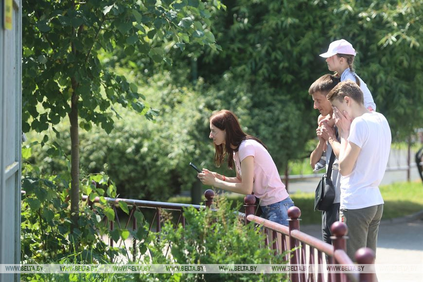 Посетители зоопарка