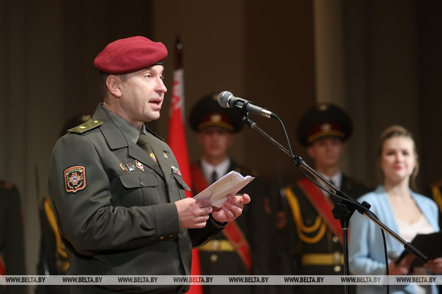 Заместитель Министра внутренних дел – командующий внутренними войсками генерал-майор Николай Карпенков