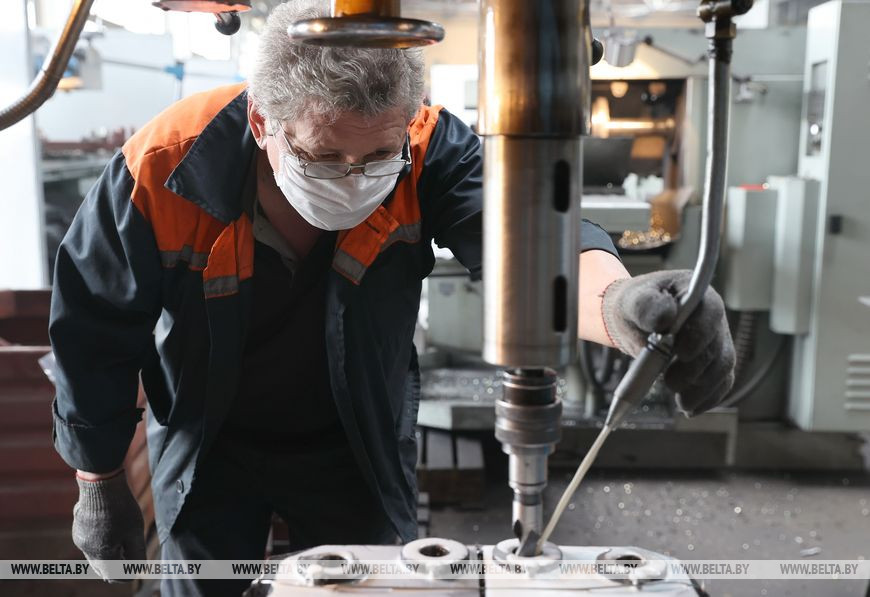 Сверловщик Виктор Кушнир Сверловщик Виктор Кушнир