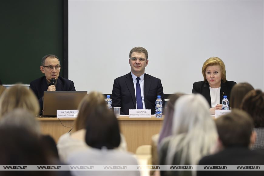 Первый проректор БГУ Дмитрий Медведев, председатель Мингорисполкома Владимир Кухарев, глава администрации Московского района Татьяна Колядко Первый проректор БГУ Дмитрий Медведев, председатель Мингорисполкома Владимир Кухарев, глава администрации Московского района Татьяна Колядко