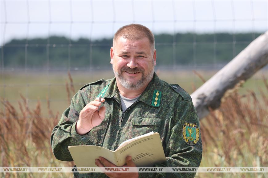 Начальник Калинковичской РОС РГОО "Белорусское общество охотников и рыболовов" Владимир Алисейко во время подсчёта приплода Начальник Калинковичской РОС РГОО "Белорусское общество охотников и рыболовов" Владимир Алисейко во время подсчёта приплода
