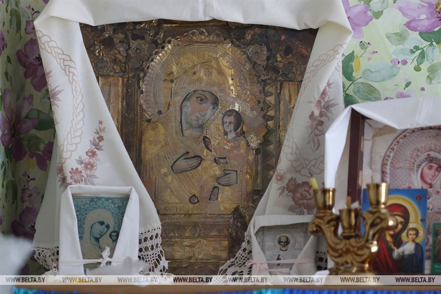 Семейная икона Тихвинской Божьей Матери Семейная икона Тихвинской Божьей Матери