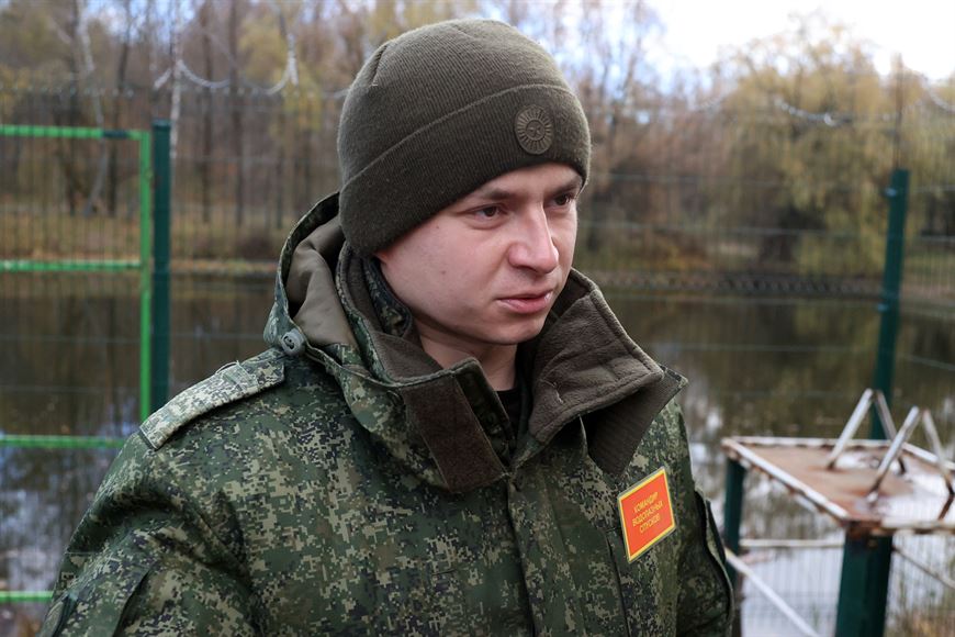 Командир учебного водолазного взвода гвардии лейтенант Вадим Подольский Командир учебного водолазного взвода гвардии лейтенант Вадим Подольский