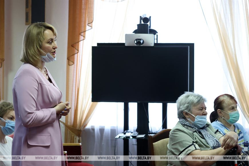 Во время приема жительниц Климович Анны Долгой и Нины Мысливчик Во время приема жительниц Климович Анны Долгой и Нины Мысливчик