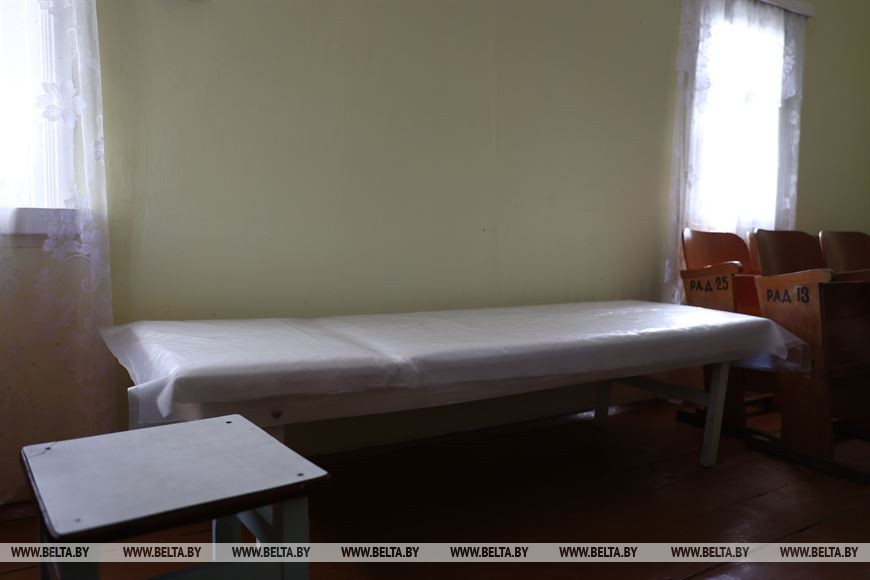 На этой кушетке врач может проводить осмотр сельчан На этой кушетке врач может проводить осмотр сельчан