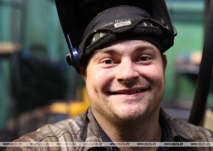 Наставник молодых сварщиков Артур Ефименко Наставник молодых сварщиков Артур Ефименко