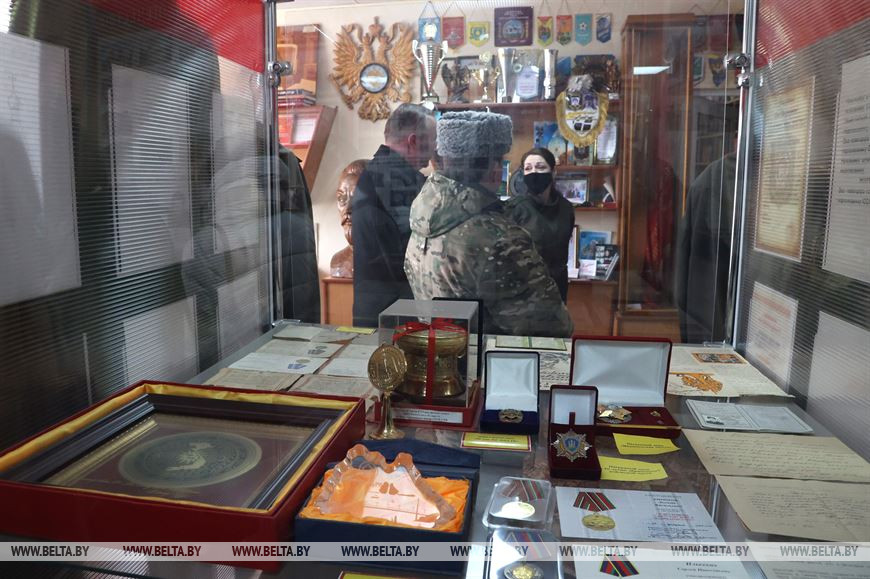 Помощник Президента - инспектор по Могилевской области Леонид Мартынюк в комнате боевой славы Помощник Президента - инспектор по Могилевской области Леонид Мартынюк в комнате боевой славы