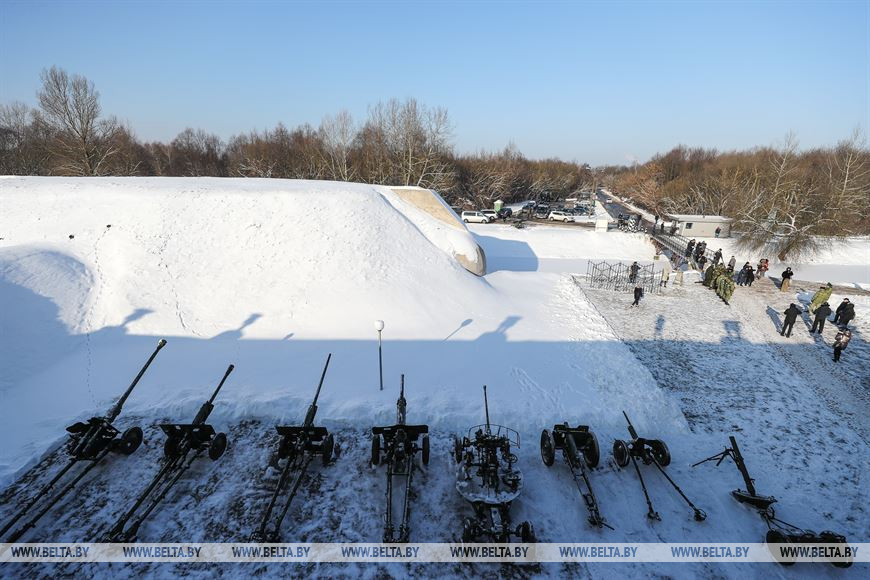 Уличная экспозиция Форта №5