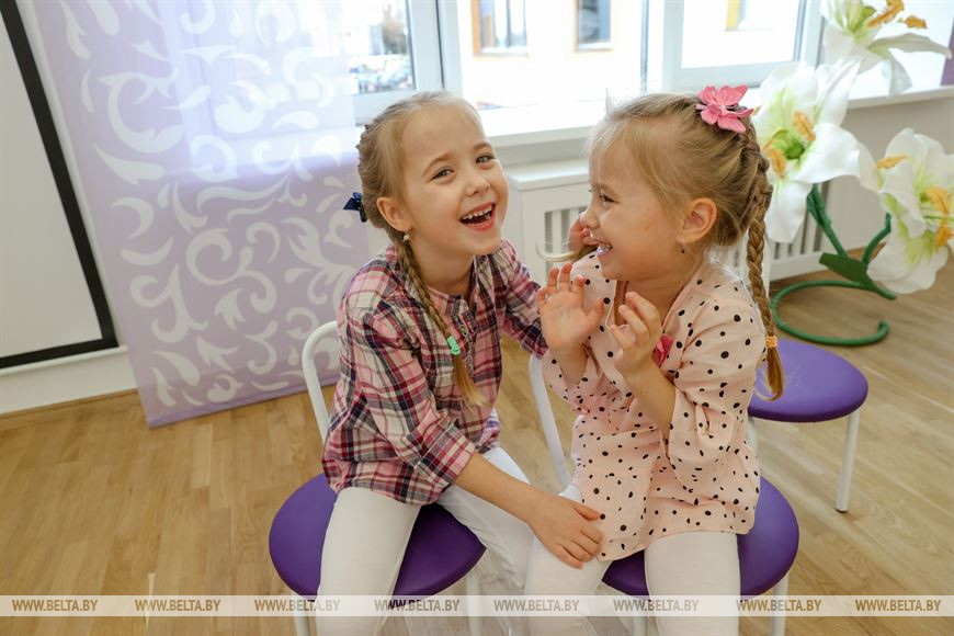 Сестры Юля и Аня Буксовы Сестры Юля и Аня Буксовы