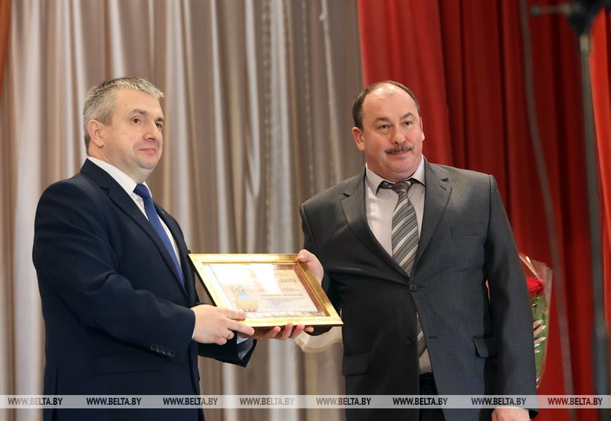 Иван Крупко (слева) во время награждения Иван Крупко (слева) во время награждения