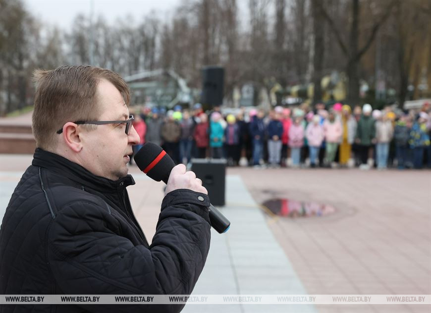 Выступает начальник отдела по образованию администрации Октябрьского района Витебска Андрей Пахолкин Выступает начальник отдела по образованию администрации Октябрьского района Витебска Андрей Пахолкин