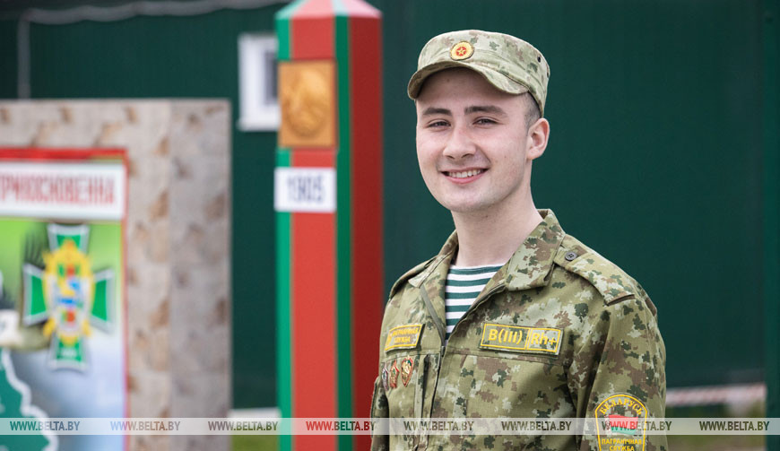 Рядовой Алексей Ермакович в армии скинул лишний вес и неплохо подтянулся