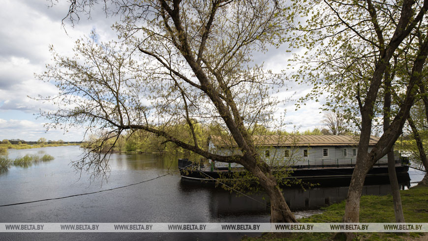 Разграничений, чей Днепр, нет. Нарушением границы считается выход на берег другой стороны