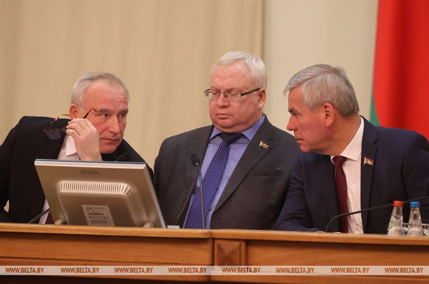 Председатель Витебского облисполкома Николай Шерстнев, председатель Витебского областного Совета депутатов Владимир Терентьев и председатель Палаты представителей Владимир Андрейченко Председатель Витебского облисполкома Николай Шерстнев, председатель Витебского областного Совета депутатов Владимир Терентьев и председатель Палаты представителей Владимир Андрейченко