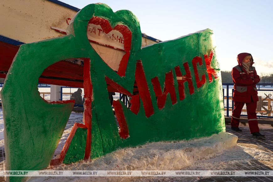 Окунание в купель на спасательной станции "Комсомольское озеро" Окунание в купель на спасательной станции "Комсомольское озеро"