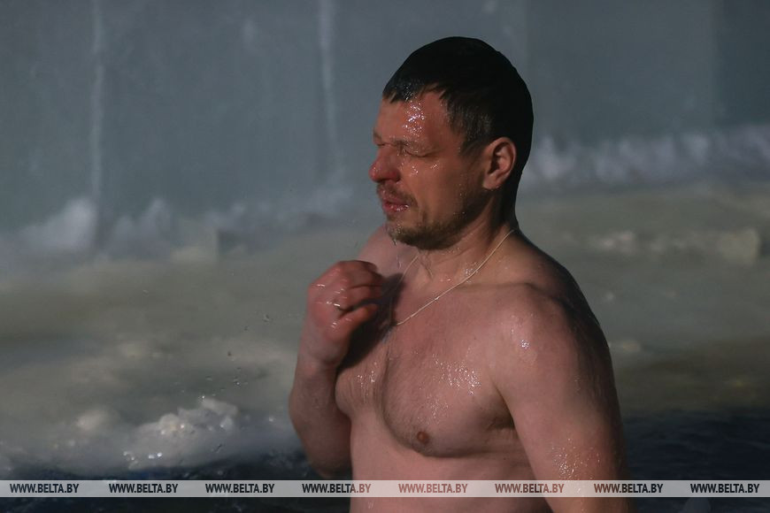 Окунание в купель на спасательной станции "Дрозды" Окунание в купель на спасательной станции "Дрозды"