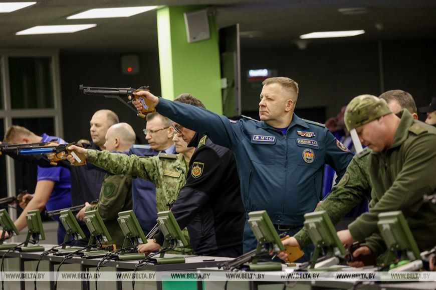 Первый заместитель министра по чрезвычайным ситуациям Александр Худолеев