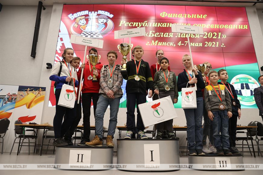 Первое место - средняя школа № 13 из Орши, второе - гимназия из г. Рогачева, третье место - гимназия № 40 из Минска Первое место - средняя школа № 13 из Орши, второе - гимназия из г. Рогачева, третье место - гимназия № 40 из Минска