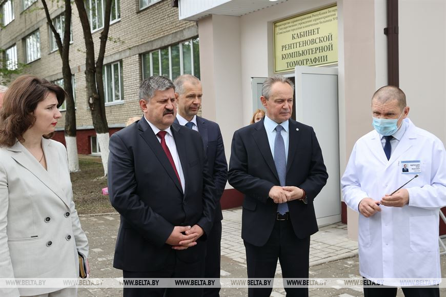 Председатель Гомельского облисполкома Геннадий Соловей, председатель Гомельского горисполкома Петр Кириченко и главный врач Гомельской городской клинической больницы №1 Олег Ядренцев