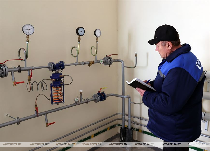 Александр Герман во время наладки оборудования