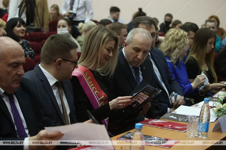 Председатель жюри конкурса красоты помощник Президента – инспектор по Гродненской области Юрий Караев Председатель жюри конкурса красоты помощник Президента – инспектор по Гродненской области Юрий Караев