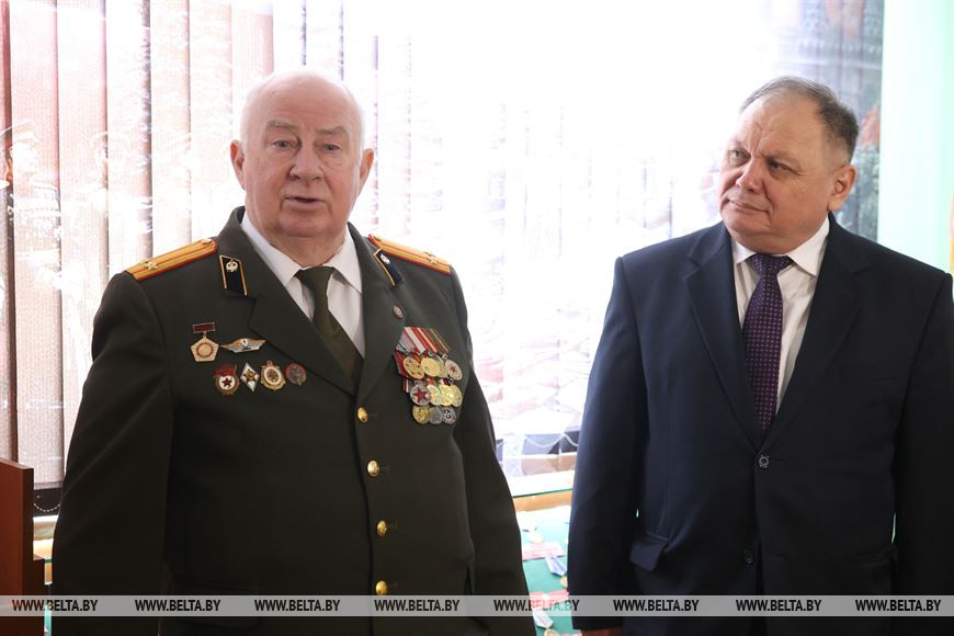 Житель Гродно Дмитрий Пересада и временный поверенный в делах республики Узбекистан в Республике Беларусь Данияр Абидов Житель Гродно Дмитрий Пересада и временный поверенный в делах республики Узбекистан в Республике Беларусь Данияр Абидов