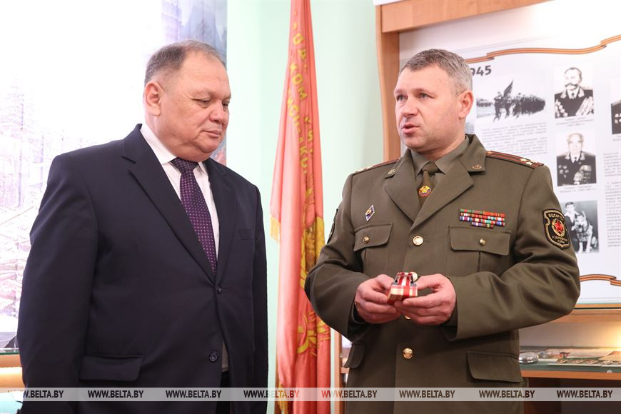 Данияр Абидов и военный комиссар Гродненской области полковник Вячеслав Раманенко Данияр Абидов и военный комиссар Гродненской области полковник Вячеслав Раманенко