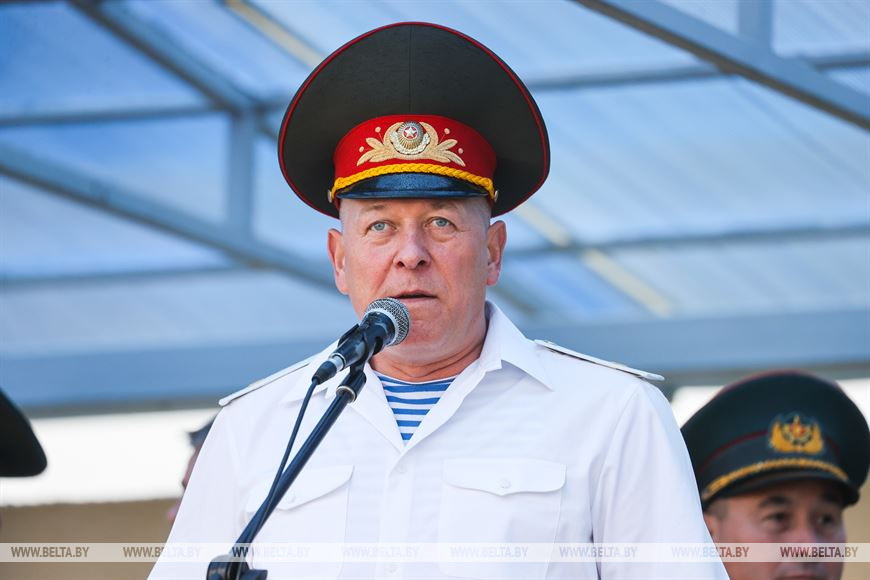 Начальник Генерального штаба Вооруженных Сил — первый заместитель министра обороны Республики Беларусь Виктор Гулевич Начальник Генерального штаба Вооруженных Сил — первый заместитель министра обороны Республики Беларусь Виктор Гулевич