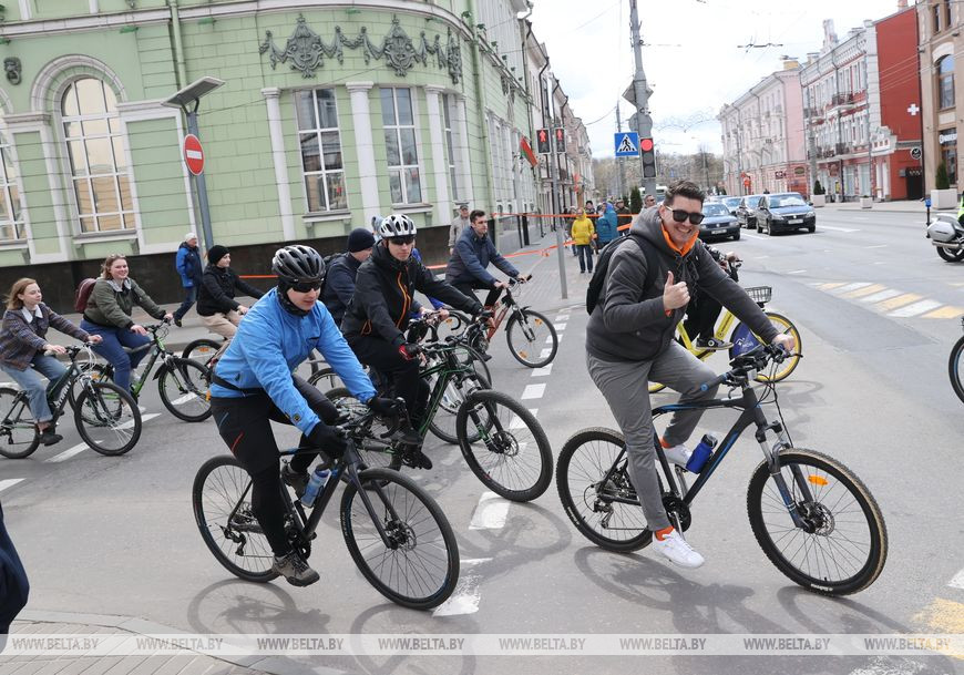 Участник велопробега начальник управления идеологической работы, культуры и по делам молодежи Николай Светогор Участник велопробега начальник управления идеологической работы, культуры и по делам молодежи Николай Светогор