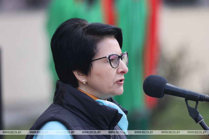 Заместитель председателя Гомельского горисполкома Елена Алексина во время выступления перед велопробегом Заместитель председателя Гомельского горисполкома Елена Алексина во время выступления перед велопробегом