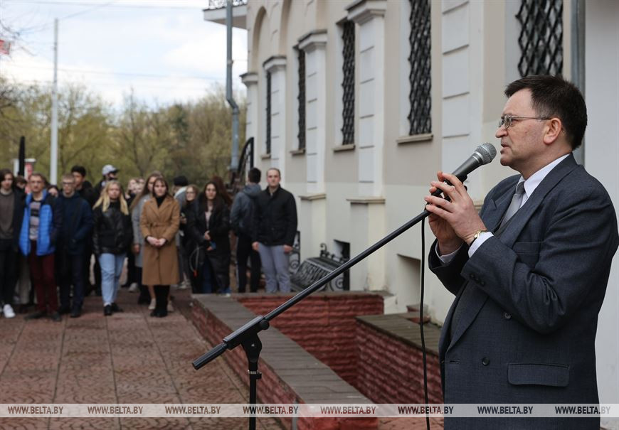 Выступает заместитель директора музея по научной работе Валерий Шишанов Выступает заместитель директора музея по научной работе Валерий Шишанов